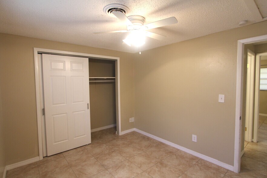 Building Photo - 38942 9th Ave