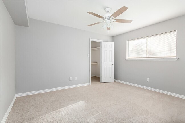 Building Photo - 4931 Junius St