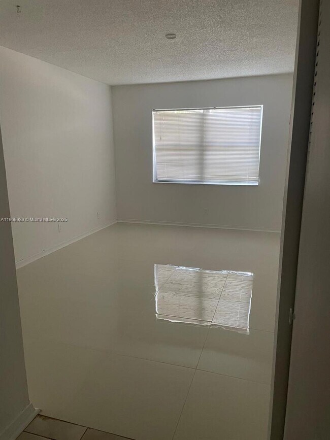 Building Photo - 4384 NW 9th Ave