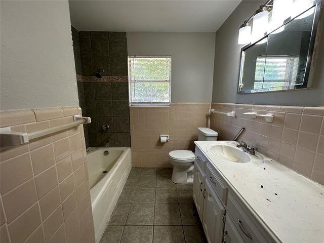 Building Photo - 6404 Waynewood Ct