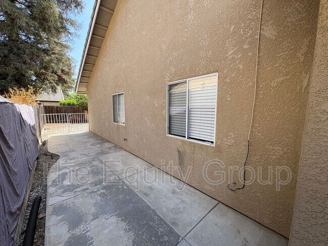 Building Photo - 1106 N Crenshaw St