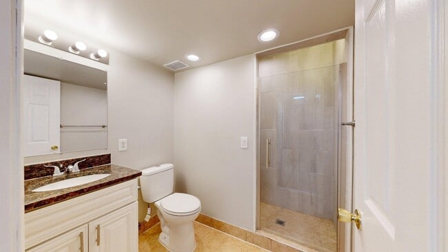 Building Photo - 3120 Promenade Cir