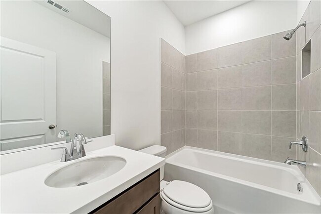 Building Photo - 1066 Winding Br Dr