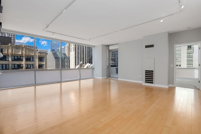 Building Photo - 8 E Randolph St