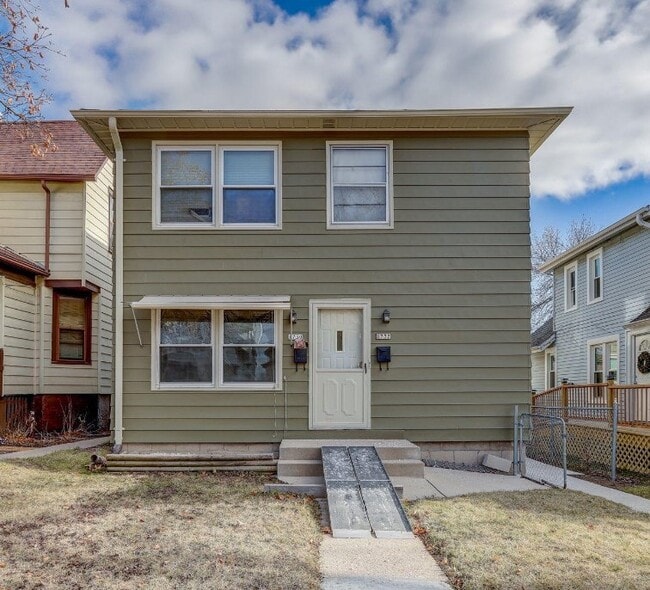 Building Photo - 1730 S 71st St