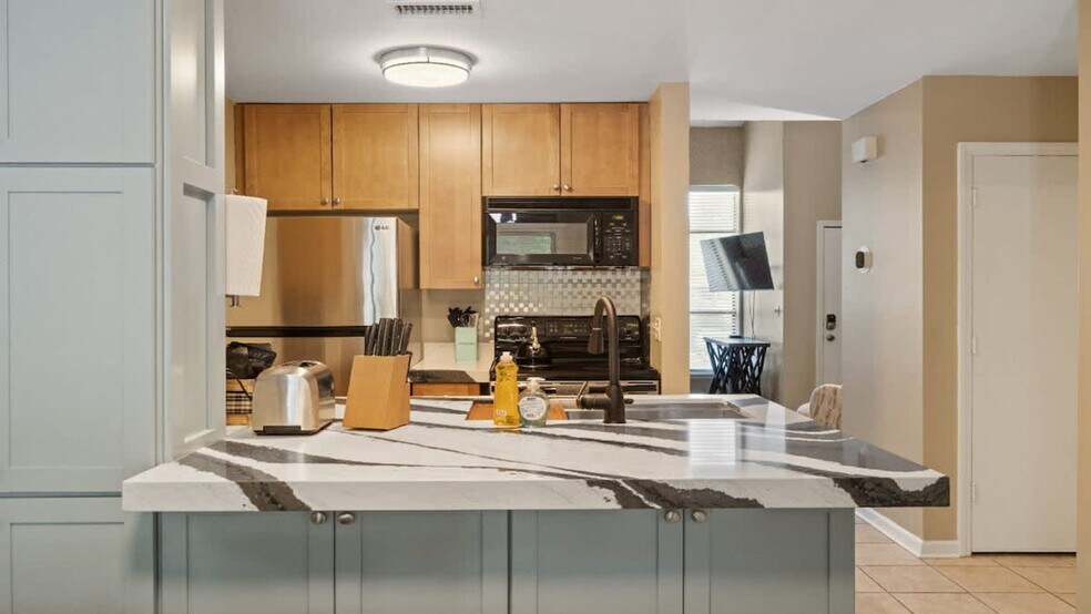 Building Photo - 8039 Charter Oak Ln
