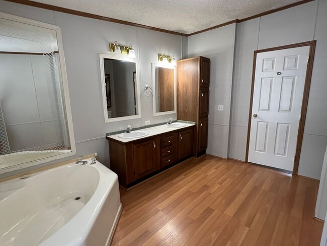 Building Photo - Cedar Lane
