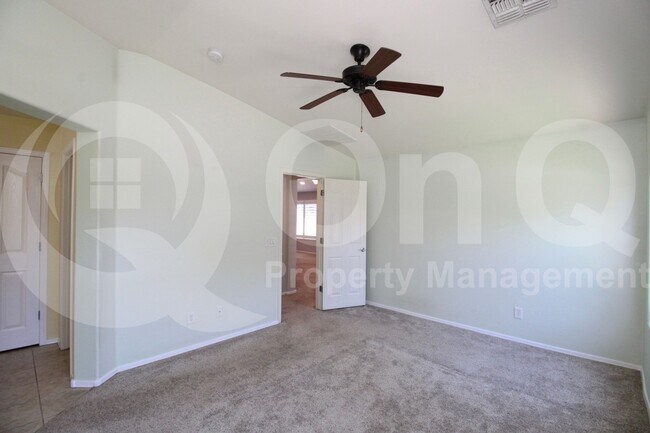 Building Photo - 2009 E Lindrick Dr