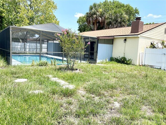 Building Photo - 8433 Somerset Dr