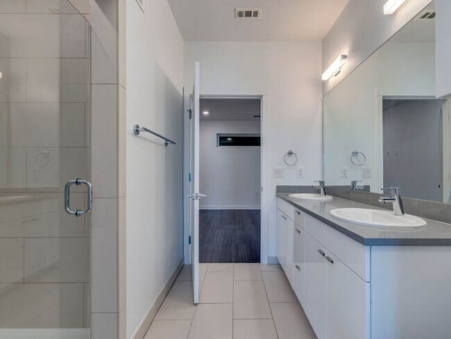 Building Photo - Modern 1 Bedroom, 1 Bath Condo at Public Lofts