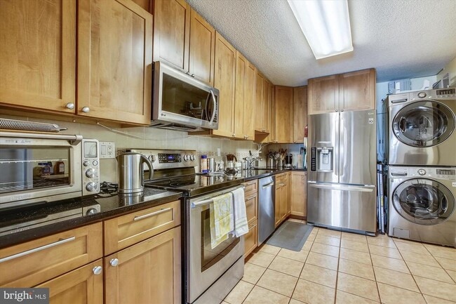 Building Photo - 8360 Greensboro Dr