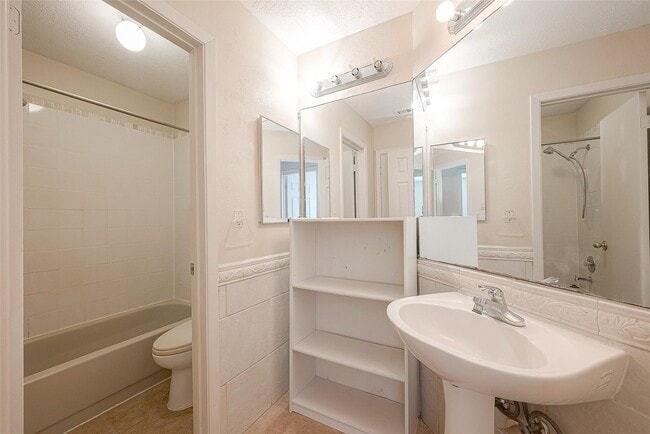 Building Photo - 703 Turtle Creek Dr