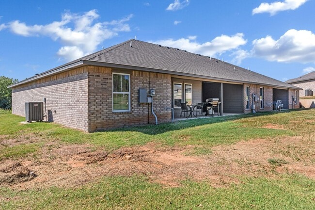 Building Photo - 1613 Timber Ridge Dr