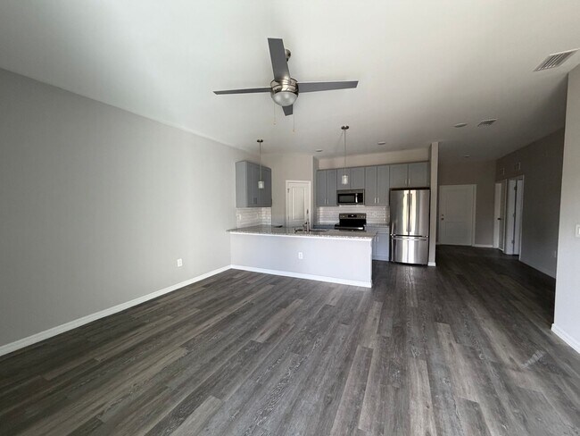 Building Photo - 1156 Melville Rd