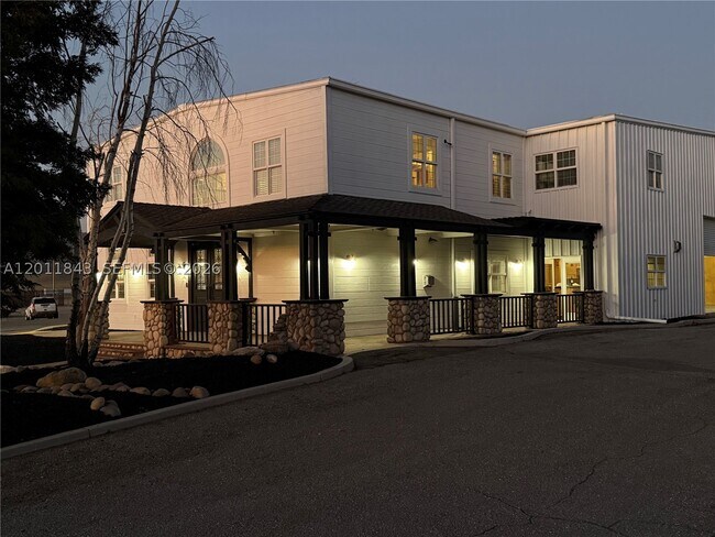 Building Photo - 428 N Curry St