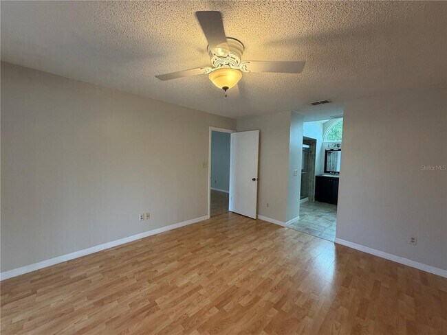 Building Photo - 3727 Dunwich Ave
