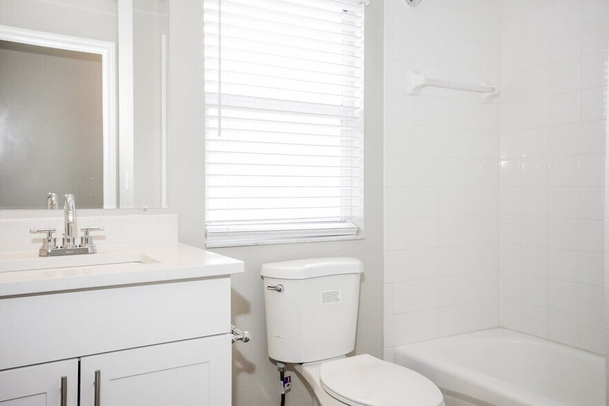 Building Photo - 1515 Birchstone Ave