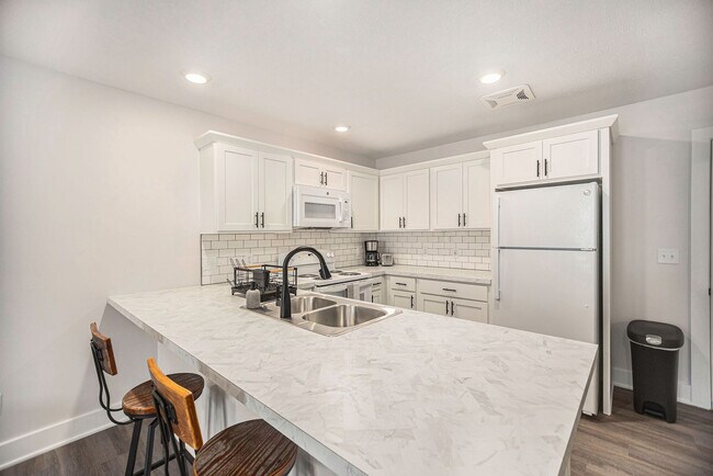 Building Photo - 1562 Michigan St NE