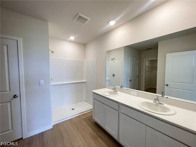 Building Photo - 1321 NE 9th St