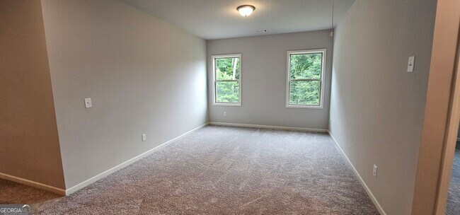 Building Photo - 352 Newshaw Dr