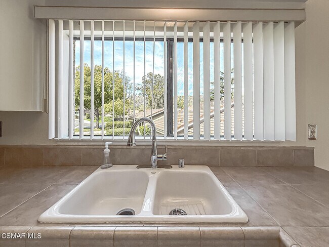 Building Photo - 576 Calle De Las Ovejas