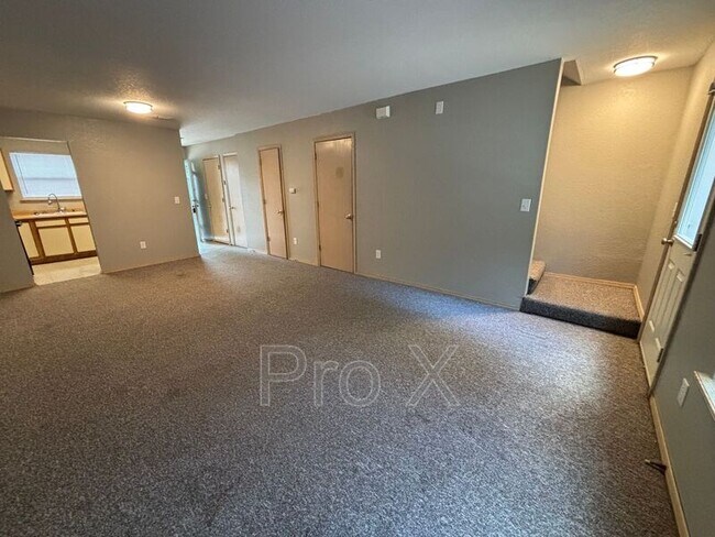 Building Photo - 1366 E Sequoyah Ct