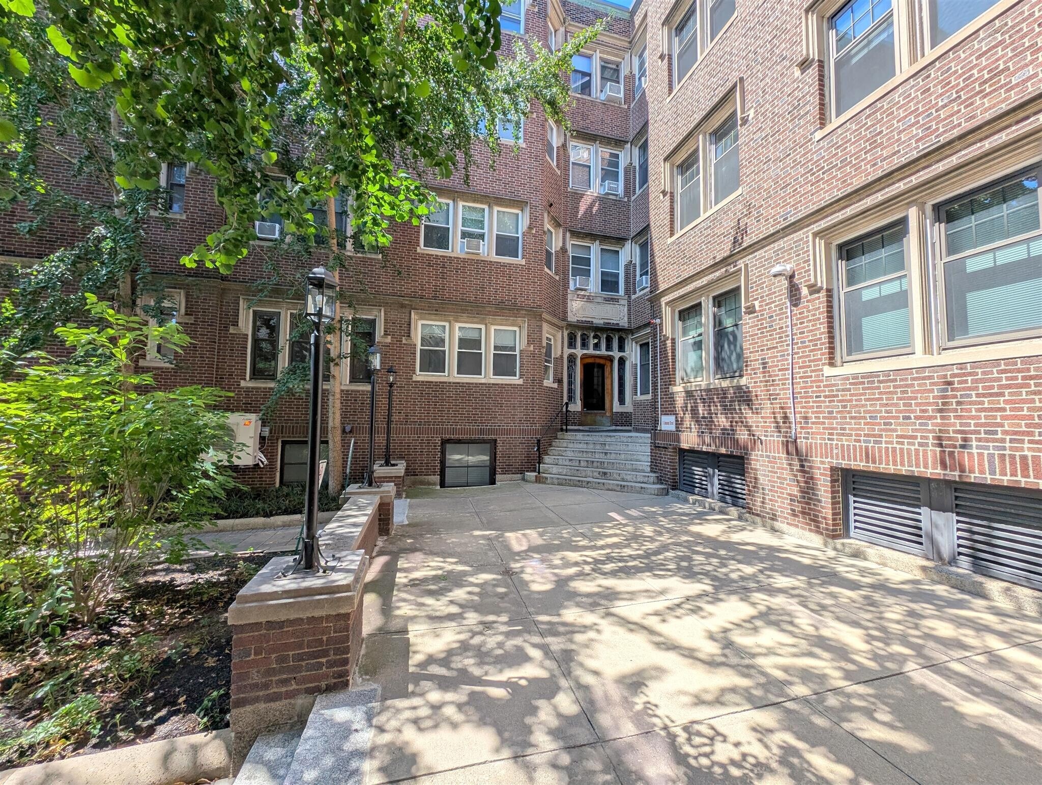 Building Photo - 7 Linnaean St