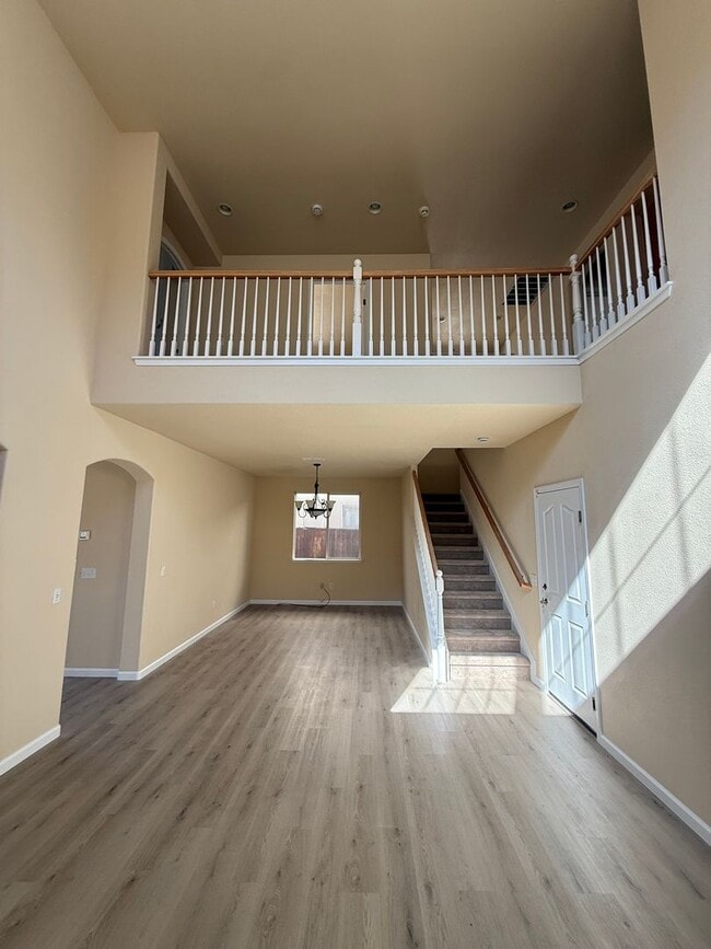 Building Photo - Come Check out this Lovely 4 Bedroom 2.5 B...