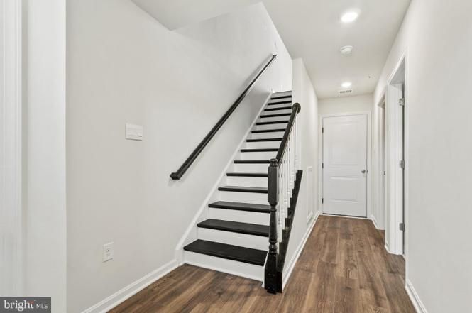 Building Photo - 7446 Fern Gully Way