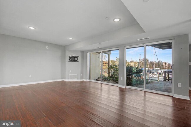 Building Photo - 768 Fairview Ave