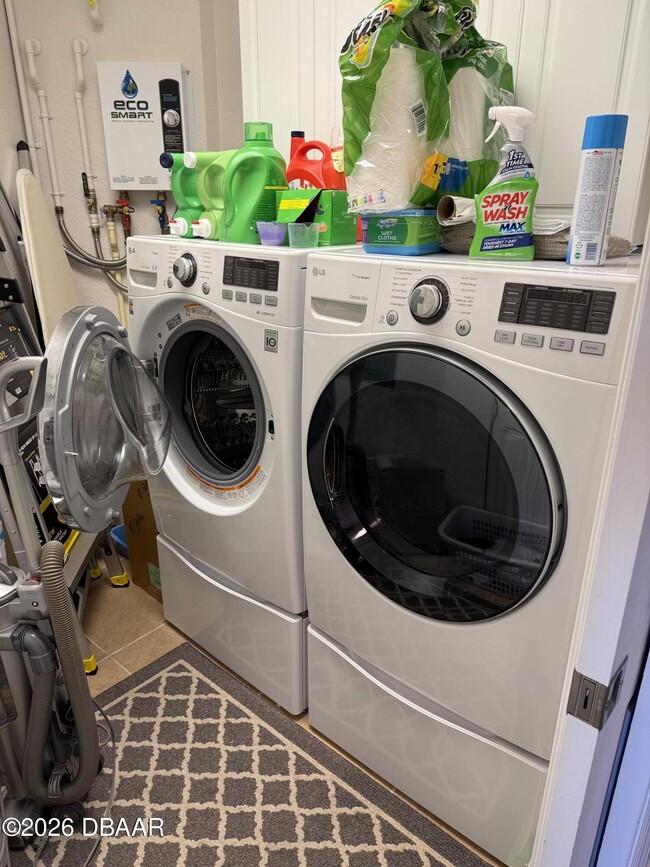 Building Photo - 2801 S Ridgewood Ave