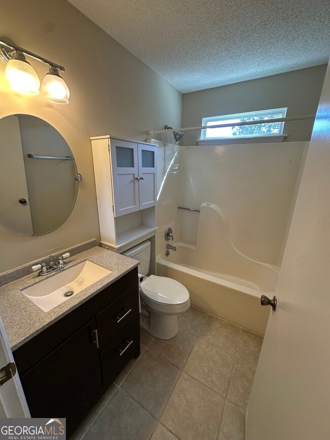 Building Photo - 205 Woodlawn Dr