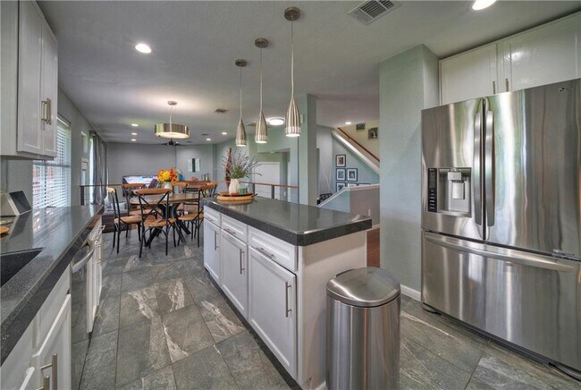 Building Photo - 10907 Grassmere Ct