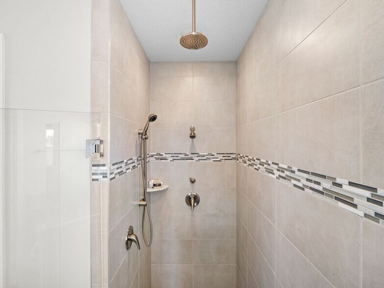 Building Photo - 27 Gulfstream Way