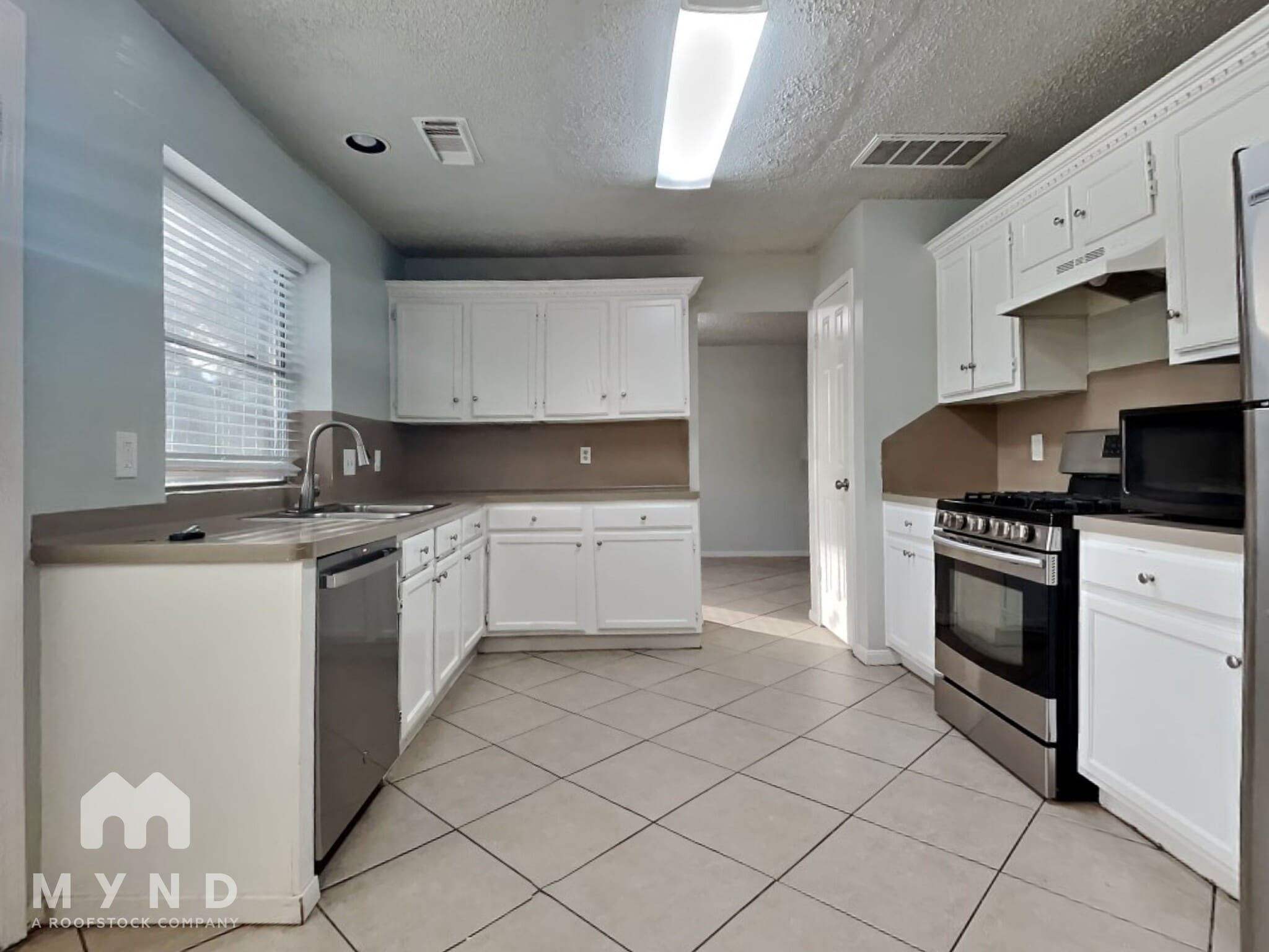 Building Photo - 18163 Holly Green Dr