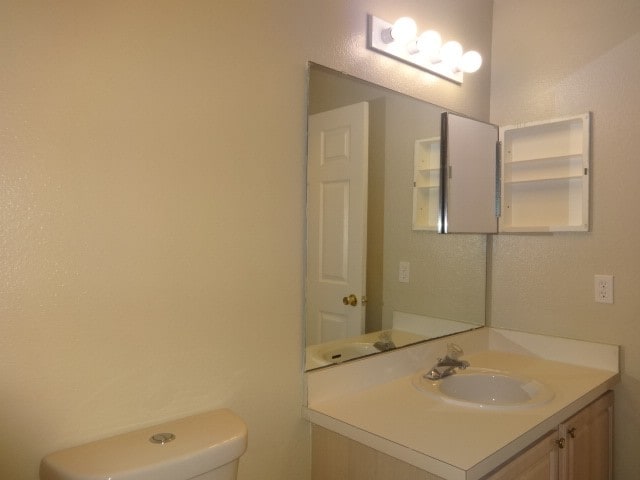 Building Photo - 1040 Pineview Ct