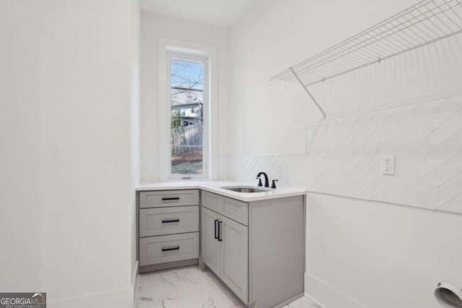 Building Photo - 120 Thome Dr