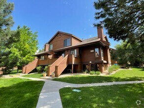 Building Photo - 8020 Holland Ct