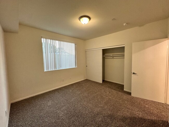 Building Photo - Spacious 2bed2bath Newly Renovated condo, Ready got Move In! adjacent to Warner Center/Woodland H...
