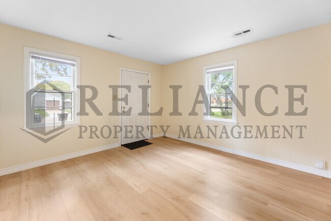 Building Photo - 1022 S Yale St