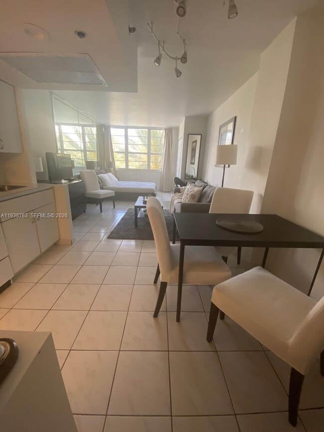 Building Photo - 100 Lincoln Rd