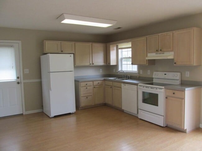 Building Photo - 1002 Birch Ct