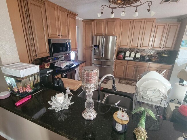 Building Photo - 527 Windrose Dr