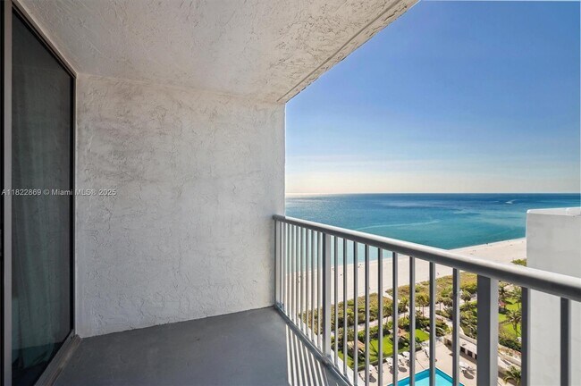 Building Photo - 2655 Collins Ave