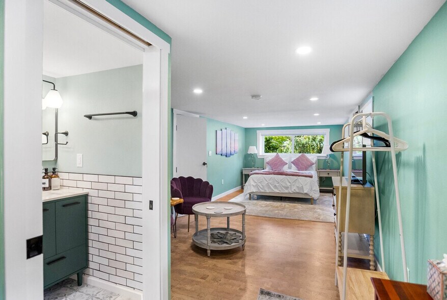 Building Photo - 5257 37th Ave SW