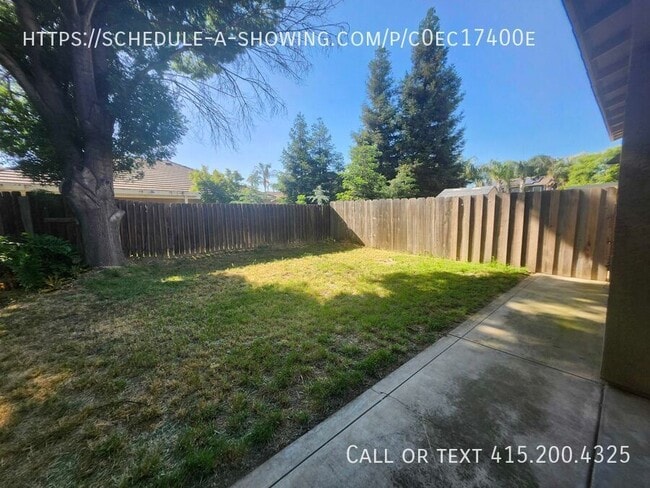 Building Photo - 3947 S Oak View St