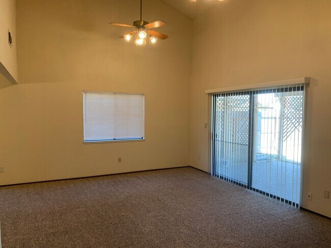 Building Photo - Beautiful home located in the heart of Turlock