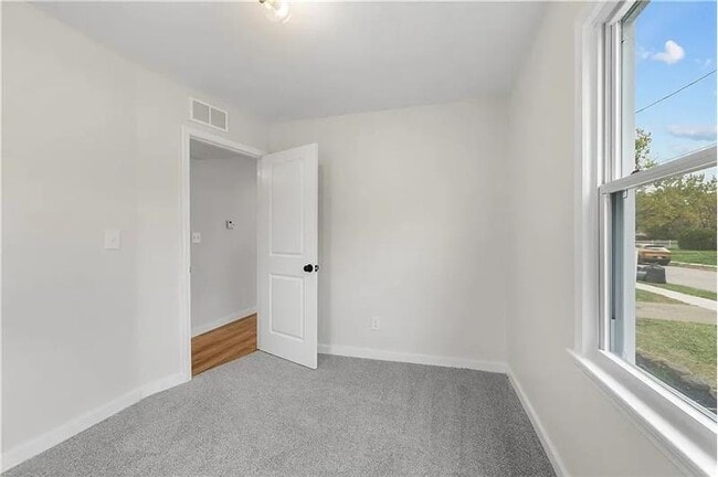 Building Photo - 13410 Wainfleet Ave