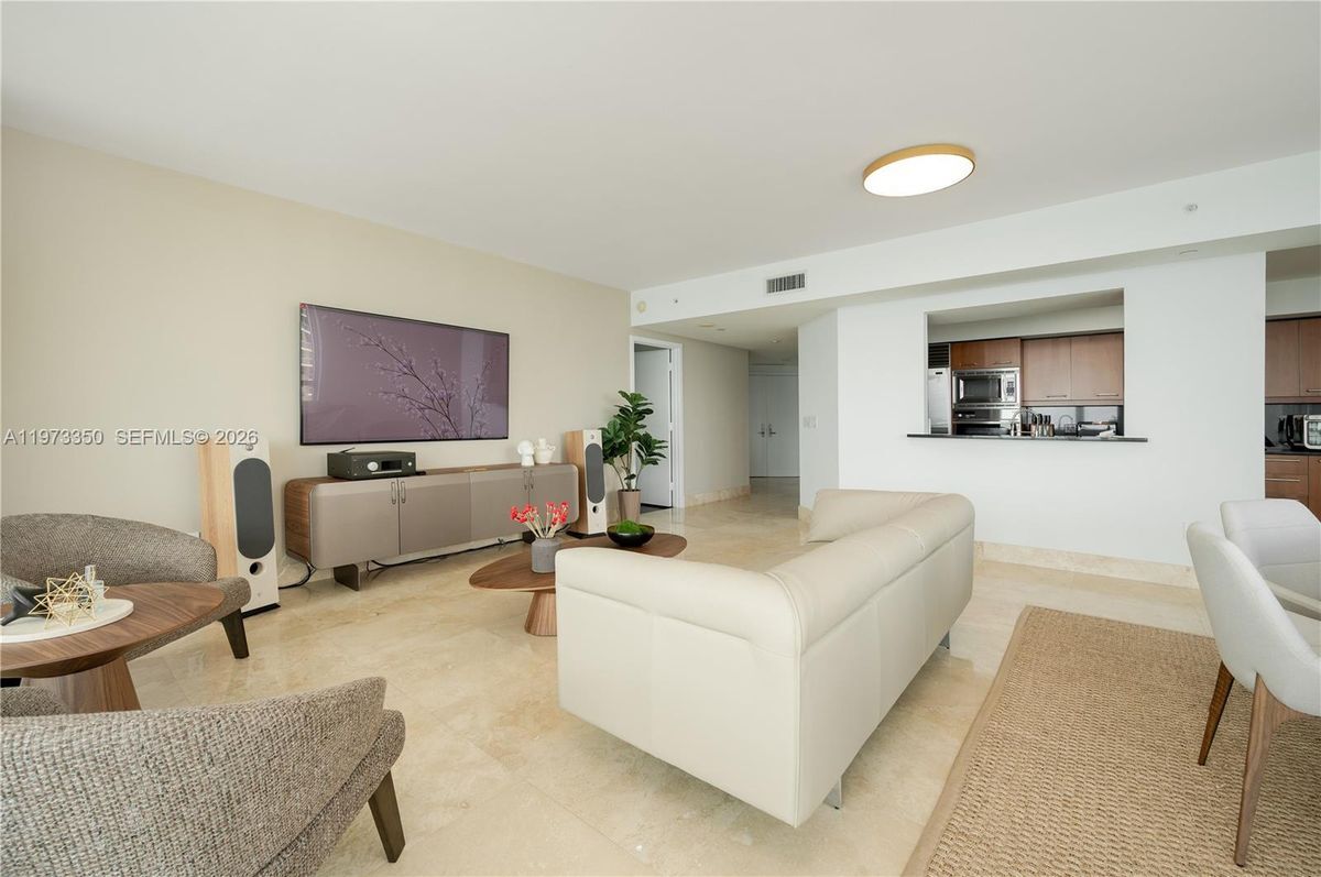 Building Photo - 1331 Brickell Bay Dr