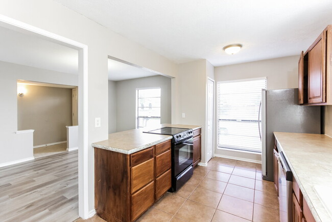 Building Photo - 6505 Alta Oaks Dr